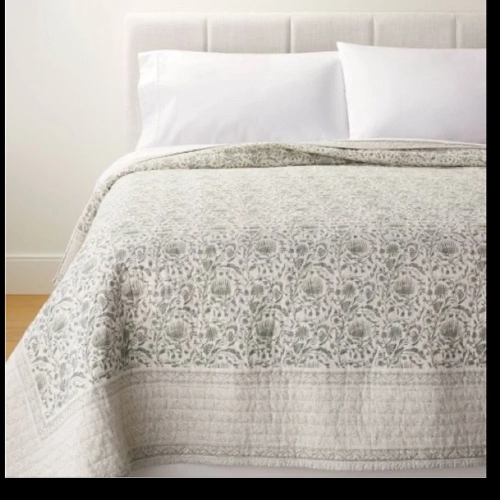Studio McGee Decorative Cotton Slub Print Quilt Light Teal Green-Full/Queen